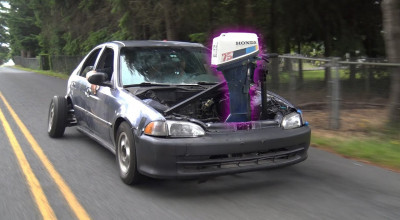 (VIDEO) Cea mai neobișnuită Honda Civic din lume este pusă în mișcare de un motor de barcă ! - Photo