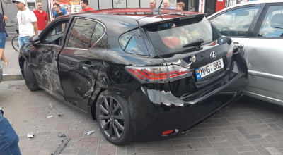 Beat la 18 ani, fără permis de conducere, a tamponat 4 mașini, într-o parcare! (VIDEO) - Photo