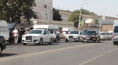(VIDEO) Primul accident cu Aurus Senat L700! ”Limuzina lui Putin” s-a ciocnit cu un microbus - Photo