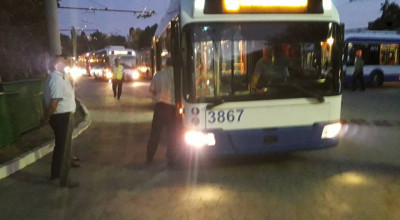 (VIDEO) Defecțiuni la sistemele de frânare și cauciucuri uzate. Poliția Capitalei și ANTA au suspus verificării troleibuzele din Chișinău! - Photo
