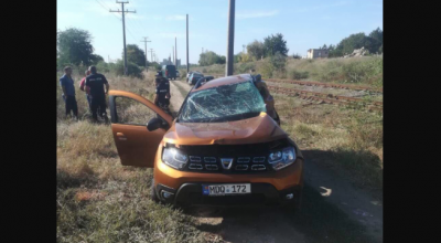 Atenție la căile ferate! Astăzi a decedat un șofer, după ce mașina sa a fost lovită de un tren - Photo