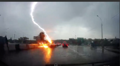 Natura înfuriată pe Toyota? Fulgerul a lovit de două ori un RAV4! (VIDEO) - Photo