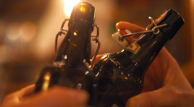 În cele mai bune tradiții germane: Un neamț și-a stins automobilul incendiat cu BERE! - Photo