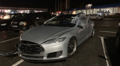 Încă o Tesla Model S accidentată așteaptă importul în Moldova?! - Photo
