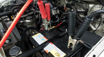 A venit iarna, cedează acumulatorul?! Iată cum alimentezi corect de la altă mașină, fără daune! - Photo
