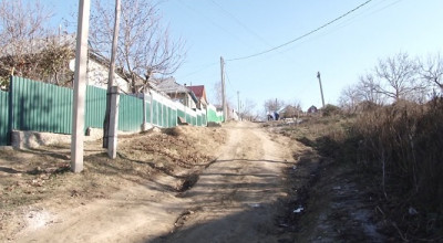 La Ceadîr-Lunga locuitorii își repară drumurile cu propriile forțe! - Photo
