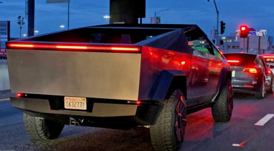 (VIDEO) Tesla Cybertruck se primblă pe străzile din Los Angeles! Vezi cine o conduce - Photo