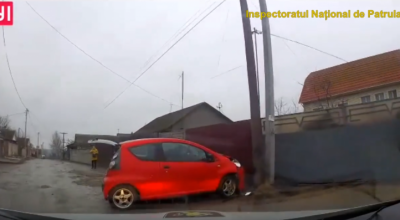 (VIDEO) Momentul în care un șofer BEAT și fără permis lovește un pieton și ajunge cu mașina în gard! Ulterior polițiștii s-au luat după el - Photo