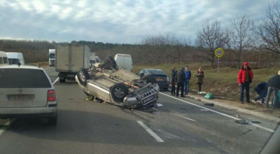 (VIDEO) Accident la Peresecina! O șoferiță aflată la volanul unui SUV a pierdut controlul și s-a răsturnat - Photo