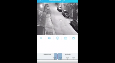 (VIDEO) Momentul în care un tânăr vandalizează mai multe mașini parcate din sectorul Râșcani! - Photo