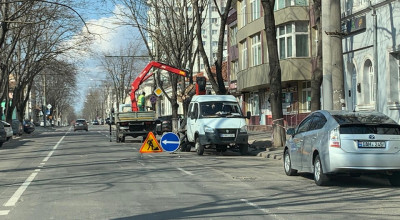 Se circulă mai dificil pe unele străzi din capitală. Curățenia de primăvară! - Photo