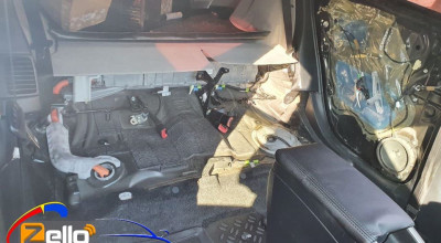 Nu fură politicienii cum se fură piesele de pe Prius! Acest model a rămas complet fără interior - Photo