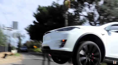 (VIDEO) Bloggerii americani au făcut o Tesla Model X să zboare! Vezi și reacția lui Elon Musk - Photo