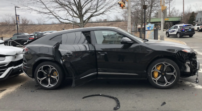 Au furat două Lamborghini Urus, dar s-au tamponat unul în altul la scurt timp. Sunt implicați și niște copii - Photo