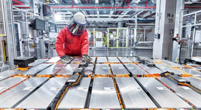 Industria auto din România avansează! Acum vor produce baterii pentru vehiculele electrice - Photo