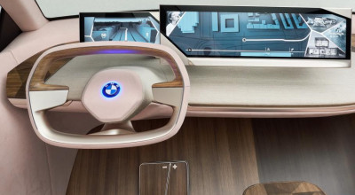 (FOTO) BMW a inventat un volan care își schimbă forma în timpul condusului! - Photo