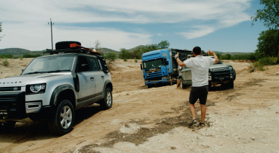 Noile Land Rover Defender puse la treabă, au tractat un camion blocat (VIDEO) - Photo