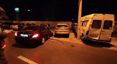 Accident pe loc drept provocat de șoferul unui Mercedes! A reușit să mute din loc un Sprinter! (VIDEO) - Photo