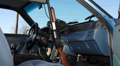 Un Ford Mustang al Poliției se vinde cu tot cu arma din dotare! Poate prinde bine - Photo