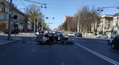 Drumuri mai libere - accidente mai grave! Pasagerul din Renault a fost aruncat peste geam - Photo