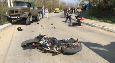 Accident tragic la Călărași! Un bărbat a murit după ce s-a izbit cu motocicleta într-un ZIL! - Photo