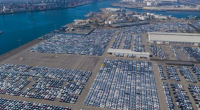 Zeci de mii de SUV-uri zac într-un port din SUA, pe motiv că nu are cine să le cumpere! - Photo