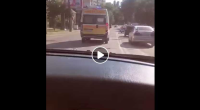 A condus pe contrasens, după o ambunlanță. Test pentru INSP: Noi oferim dovezile și numele, îl sancționați sau nu? (VIDEO) A condus pe contrasens, după o ambunlanță. Test pentru INSP: Noi oferim dovezile și numele, îl sancționați sau nu? (VIDEO) - Photo