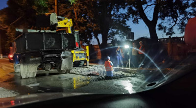 (LIVE) Ion Ceban a declarat că str.Pelivan, proaspăt reparată cu 5 mln. de lei s-a surpat din cauza unei țevi sparte! - Photo