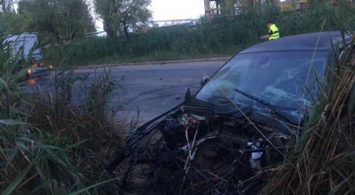 Accident violent în Chișinău! Un BMW a rămas fără motor după ce s-a ciocnit cu o autocisternă - Photo
