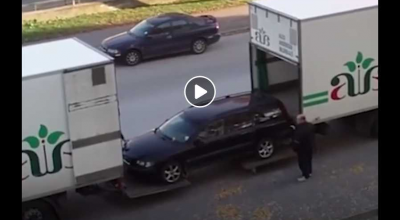 (VIDEO) Riscantă metodă de a transporta o mașină! Ești curios să vezi rezultatul? (VIDEO) Riscantă metodă de a transporta o mașină! Ești curios să vezi rezultatul? - Photo