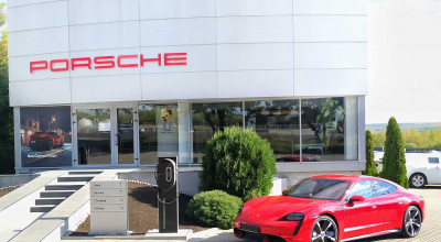 Vezi poze pe viu cu primul Porsche Taycan importat oficial în Republica Moldova! - Photo