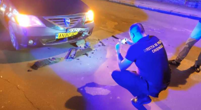 A lovit un taxi și a fugit de la locul impactului, însă plăcuțele i-au rămas pe mașina accidentată! - Photo