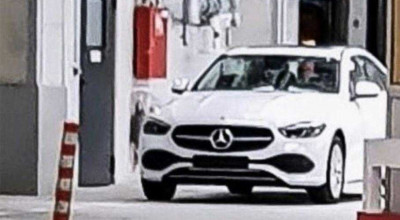 Viitorul Mercedes C-Class W206 a fost surprins decamuflat. Berlina va debuta în 2021 - Photo
