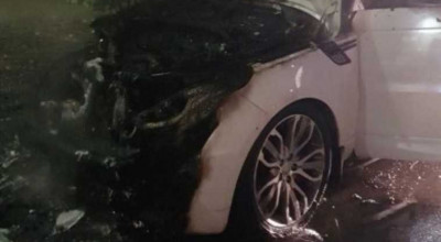 Range Rover Sport daună totală după ce a luat foc. Prima ipoteză: scurt circuit în compartimentul motor - Photo