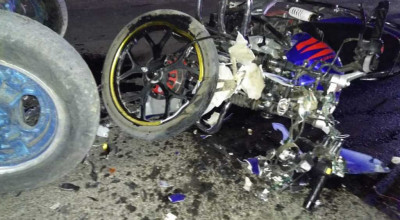 Un tractorist beat a lovit din plin o motocicletă! O adolescentă a murit, iar un tânăr se zbate între viață și moarte - Photo