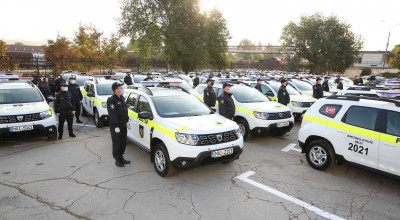 Polițiștii din întreaga țară au primit Duster-uri noi. Valoarea totală a achiziției este de 20 de milioane de lei - Photo