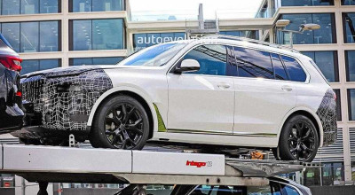 BMW X7 facelift va primi faruri noi, de o formă absolut diferită. Viitorul SUV bavarez a fost surprins camuflat - Photo