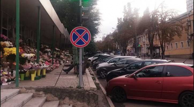 Gata cu parcarea la ”piața de flori” pe Bodoni! Cine nu-i atent, înhață amenda! Gata cu parcarea la ”piața de flori” pe Bodoni! Cine nu-i atent, înhață amenda! - Photo