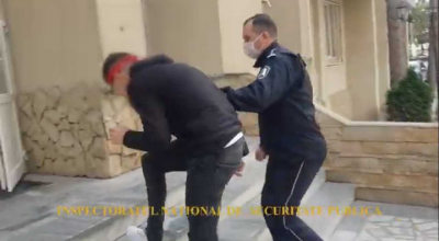 Poliția a identificat tinerii care acum câteva zile se filmau împușcând dintr-un BMW. Acum, cei doi vor achita amendă de 4.500 lei Poliția a identificat tinerii care acum câteva zile se filmau împușcând dintr-un BMW. Acum, cei doi vor achita amendă de 4.500 lei - Photo