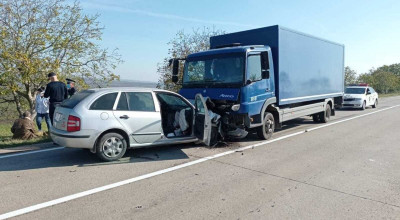 Accident grav la Sîngerei! O Skoda s-a ciocnit frontal cu un camion, sunt victime - Photo