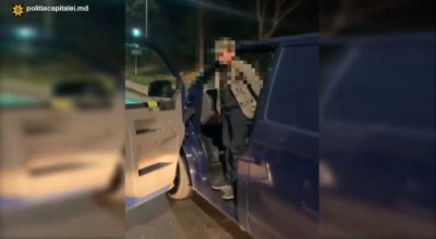 Minor de 15 ani, anunțat în căutare, prins în Chișinău la volanul unui Volkswagen Transporter furat Minor de 15 ani, anunțat în căutare, prins în Chișinău la volanul unui Volkswagen Transporter furat - Photo