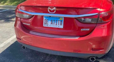 Un moldovean stabilit în Chicago a venit la vot cu o Mazda cu numerele ”DE-ATÎTA” - Photo