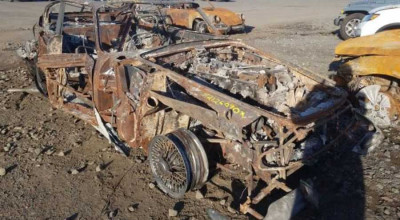 A fost scoasă la vânzare o colecție din trei mașini exclusiviste arse în totalitate: Aston Martin Vantage, Porsche 911 Singer și BMW Z8 - Photo