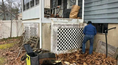 Cea mai ciudată descoperire auto: Un Volkswagen Rabbit a fost găsit sub veranda unei case - Photo