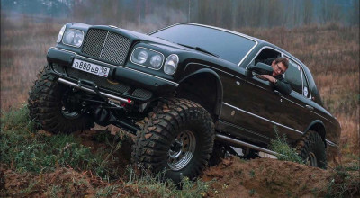 (VIDEO) Vloggerii ruși au transformat un Bentley Arnage într-un offroader cu roți de 42 de inch - Photo