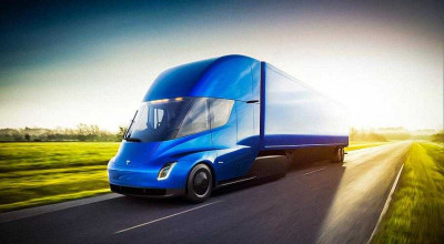 Elon Musk a dezvăluit autonomia viitorului camion electric Tesla Semi - Photo