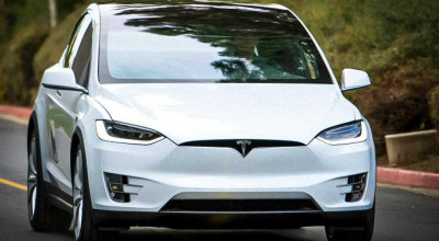 Circa 10 mii de unități Tesla vor fi rechemate în service, din cauza acoperișelor care se desprind și suspensiei care se rupe - Photo