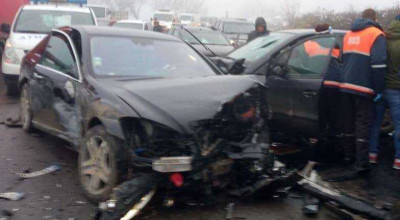 Accident grav în raionul Hîncești! Patru persoane au fost spitalizate după ce două Mercedes-uri s-au izbit violent - Photo