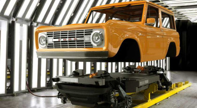 Americanii lansează prima platformă pentru conversie electrică dedicată mașinilor clasice - Photo