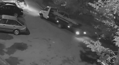(VIDEO) A venit cu evacuatorul și a furat un Audi care stătea de ani buni într-o ogradă! Acum riscă până la 4 ani de închisoare (VIDEO) A venit cu evacuatorul și a furat un Audi care stătea de ani buni într-o ogradă! Acum riscă până la 4 ani de închisoare - Photo